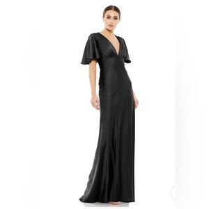 FLOUNCE V-NECK
CHARMEUSE GOWN Size 8